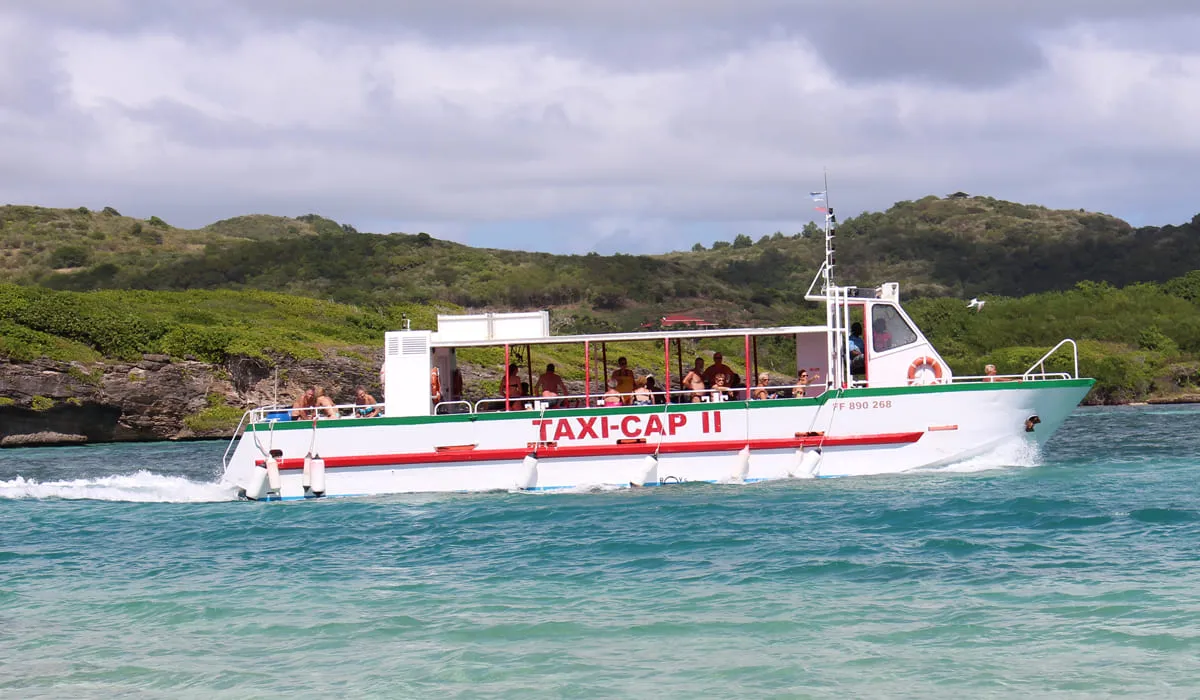 Taxi-Boat reliant l'Anse Chevalier à l'îlet Chevalier Taxi-Boat reliant l'Anse Chevalier à l'îlet Chevalier