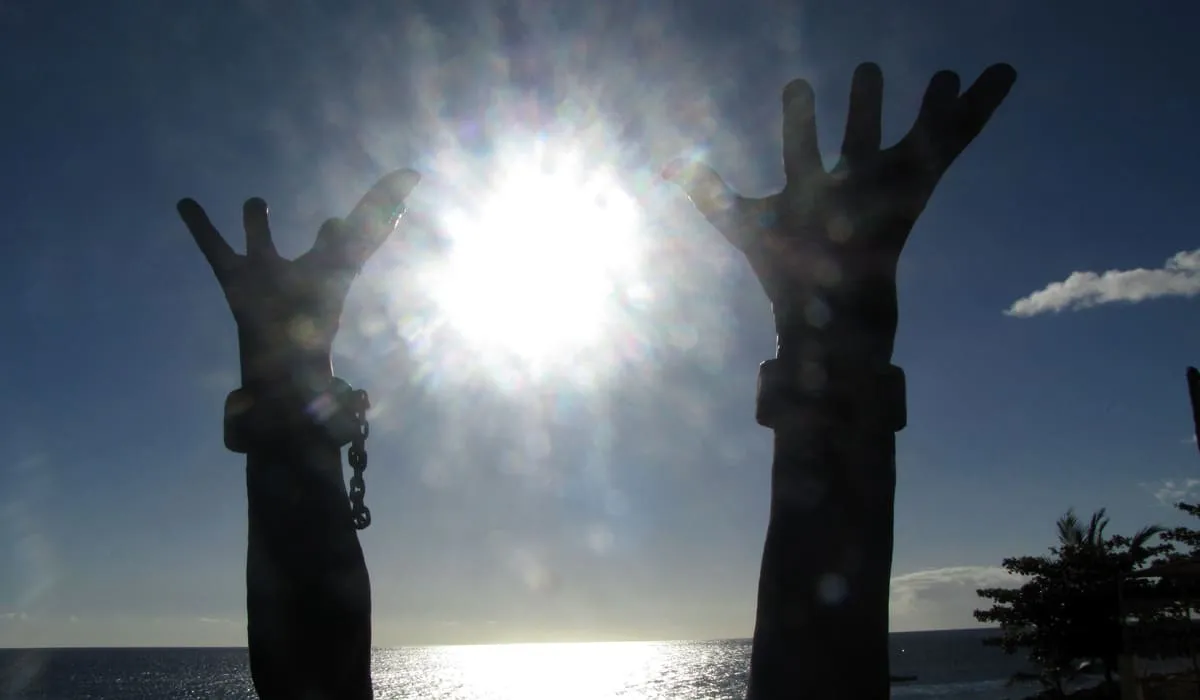 Monument en mémoire du passé esclavagiste de la Martinique, se trouvant au Prêcheur Monument en mémoire du passé esclavagiste de la Martinique, se trouvant au Prêcheur