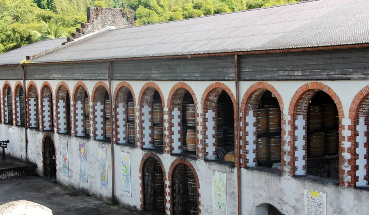 Production de rhum vieux à l'Habitation Saint-Etienne Production de rhum vieux à l'Habitation Saint-Etienne